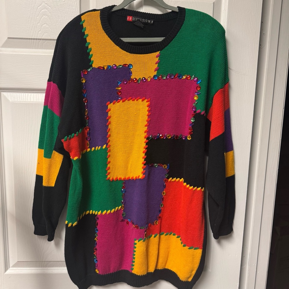 Black and Green Crew‎ Neck Sweater with Geometric Design